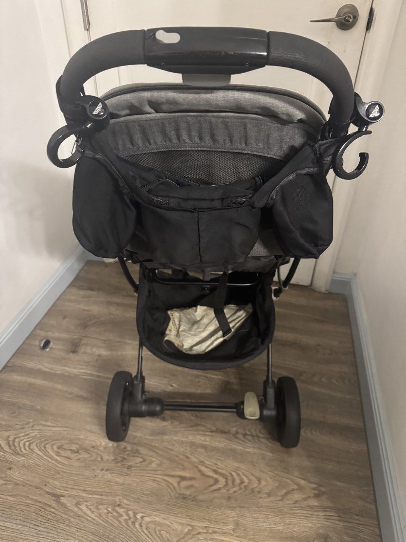 Looping Foldable Stroller - Grey (Category: Strollers) located in Pasig City. Submitted by mp39393 (Listing ID 1435627745, Image 3). Description: - Looping stroller with a stylish grey seat and black frame. - Includes a convenient storage basket and parent organizer. - Folds compactly for easy storage and transport. - Can be stored in the upper bin of an Airplane, doesn’t need to be checked in. - Designed with a comfortable seat and safety harnes