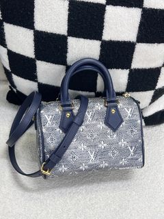 (Category: ) located in . Submitted by neverfull_luxury_sg (Listing ID 1435579201, Image 1). Description: .