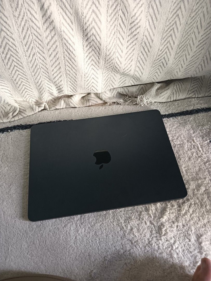 M2 MacBook Air 13"443007656169973761
