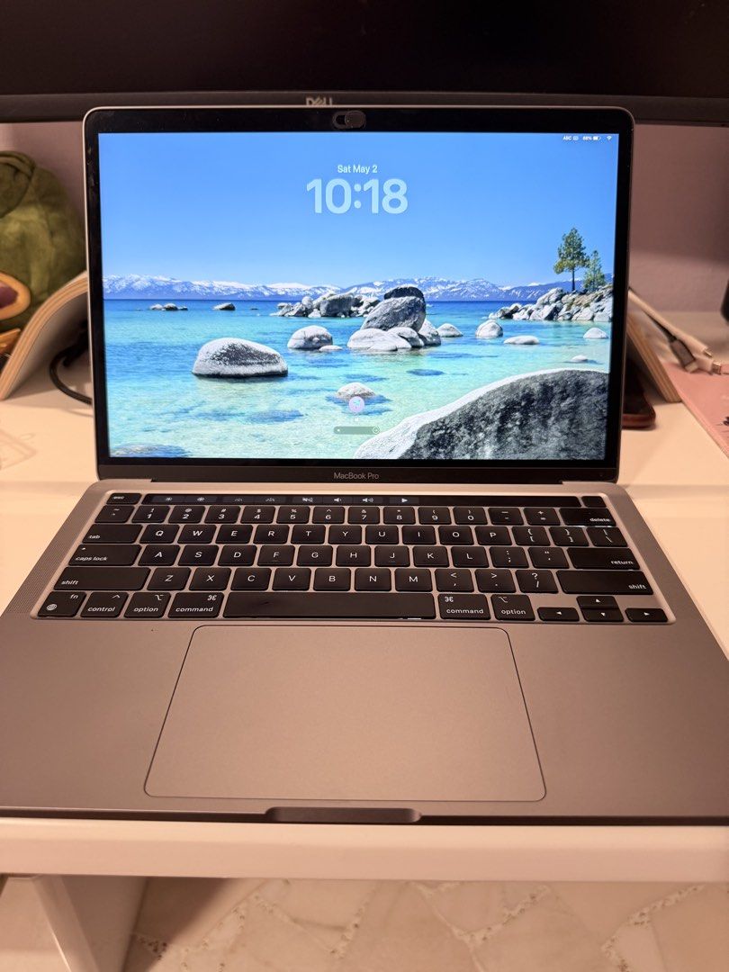 MacBook Pro M2443236261550499840