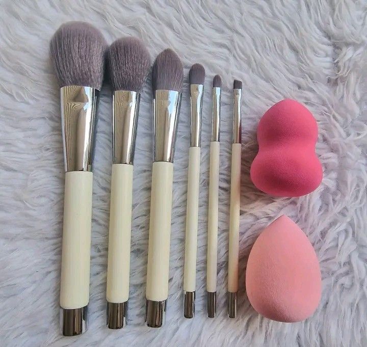 Make Up Brush w/Sponge Set (Category: Makeup) located in Quezon City. Submitted by floreskari78555 (Listing ID 1435616589, Image 2). Description: Make Up Brush Set w/ Sponge for only ₱100! 🤍✨ Set Includes: 🖌️ 6-Piece White Brush Set (Face, Blush, Foundation, Eyeshadow, Concealer, Brow) 💖 2 Makeup Sponges (Gourd & Teardrop) ​✔️ Affordable but high quality ✔️ Onhand & Ready to ship ✔️ Accepts COD / GCash ​Send a message to order yours now! 🛒💌.