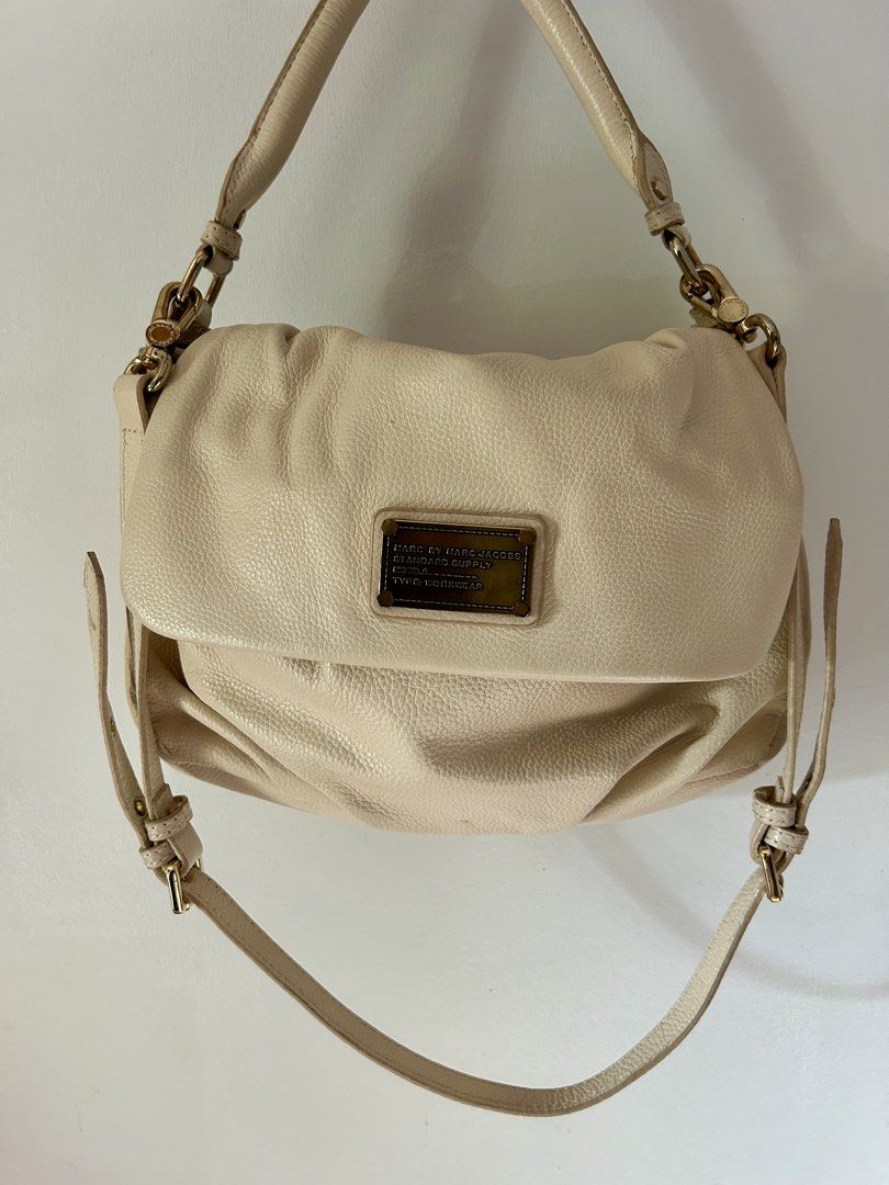 Marc by Marc Jacobs Leather Classic Bag (Category: Luxury Bags & Wallets) located in Legazpi City. Submitted by jjacob_018 (Listing ID 1435668162, Image 2). Description: - Authentic Marc by Marc Jacobs bag - Cream leather exterior - Gold-tone hardware - Black and white logo print lining - Top handle and detachable shoulder strap - With inner zipper closure - Front flap with magnetic snap.
