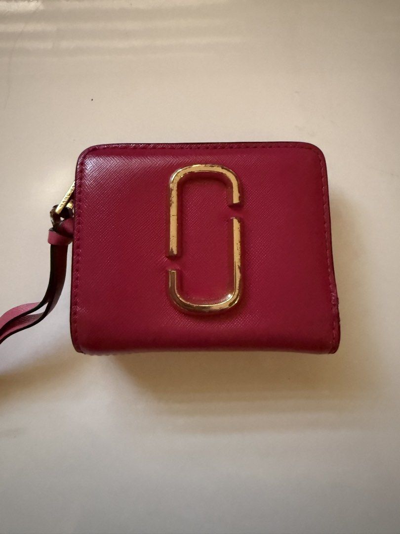 Marc Jacobs Snapshot Compact Wallet (Category: Luxury Bags & Wallets) located in Las Pinas. Submitted by bienmdd (Listing ID 1435571109, Image 1). Description: - Authentic Marc Jacobs wallet - Vibrant pink color - Gold-tone logo - Multiple card slots - Secure snap closure - Includes wrist strap - Pink interior with black lining.