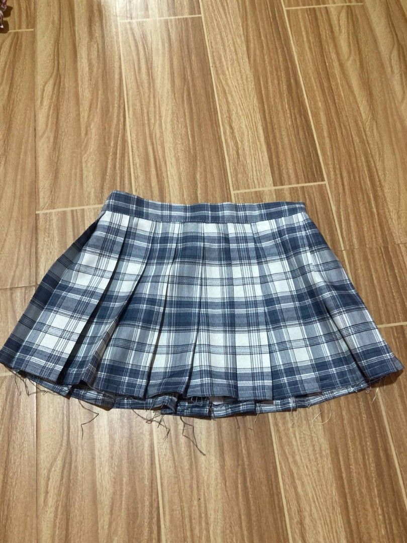 Mini Skirt (Category: Skirts) located in Davao. Submitted by ynspired (Listing ID 1435610254, Image 1). Description: adjustable.