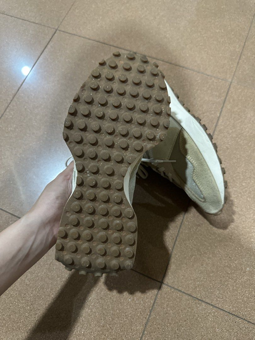 New Balance 327 Beige Sneakers (Category: Sneakers) located in Quezon City. Submitted by mellym00 (Listing ID 1435680283, Image 3). Description: - New Balance 327 Used a few times .