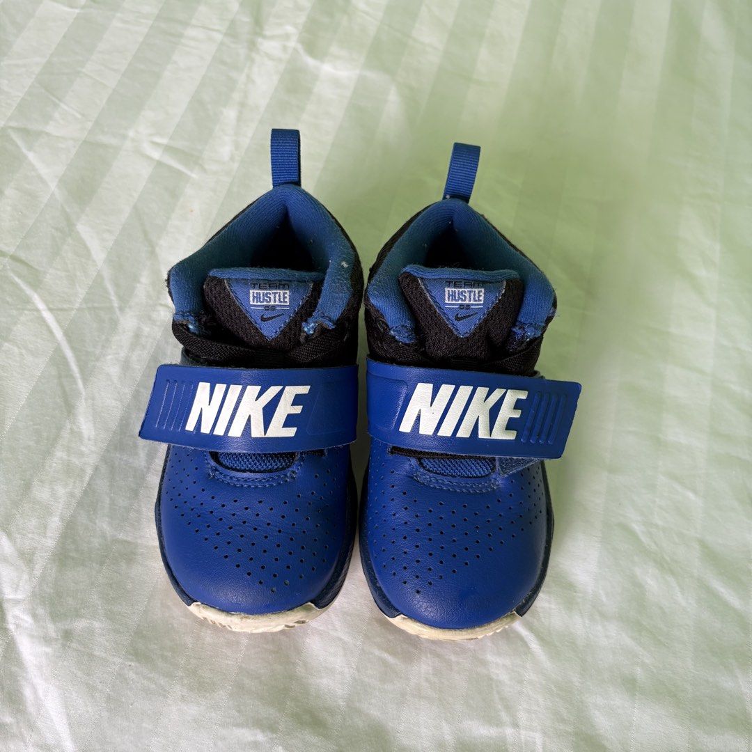 Nike Hustle D10 Toddler Shoes (Category: Babies & Kids Fashion) located in Nabua. Submitted by fourpreloved_ (Listing ID 1435628870, Image 2). Description: - Nike Hustle D10 toddler shoes. - Eye-catching blue color. - Comfortable and stylish design. - Perfect for everyday wear. - Suitable for both boys and girls. Size: 8c.