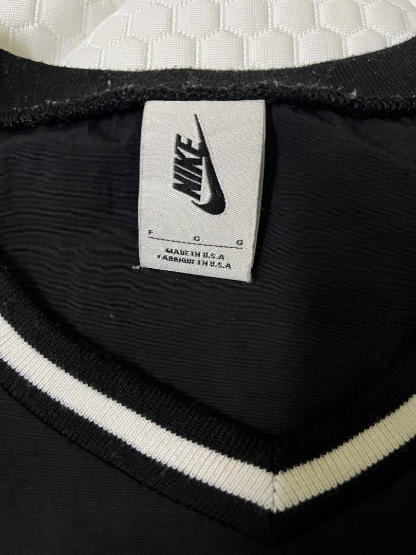 Nike Pullover Jacket (Category: Coats, Jackets and Outerwear) located in Kuala Lumpur. Submitted by peakaizen (Listing ID 1435524561, Image 2). Description: - Nike pullover jacket - White and blue accents - Nike logo on chest - V-neck collar with white trim - White cuffs - Made in USA.