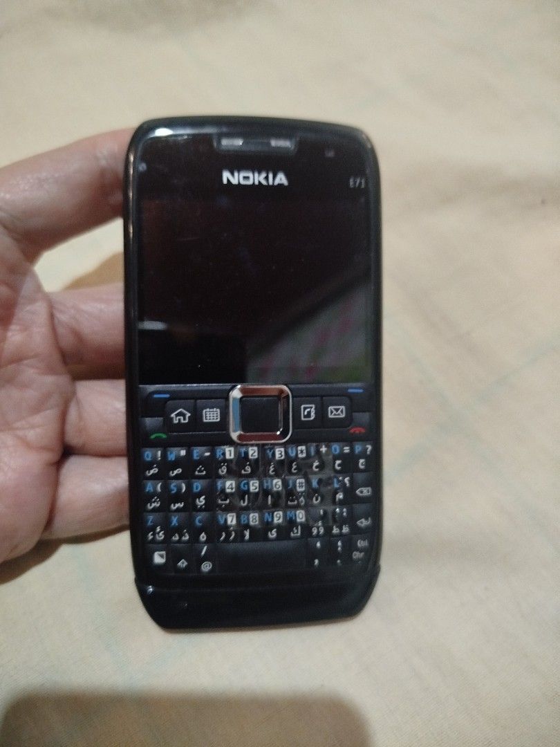 Nokia e71 black & white openline (Category: Early Generation Mobile Phones) located in Quezon City. Submitted by thehouseofclassics (Listing ID 1435616269, Image 3). Description: - Nokia E71 in Black and white - Features a classic QWERTY keyboard - Stylish and reliable design - unit and charger - no sound - for call and text 1450 each.