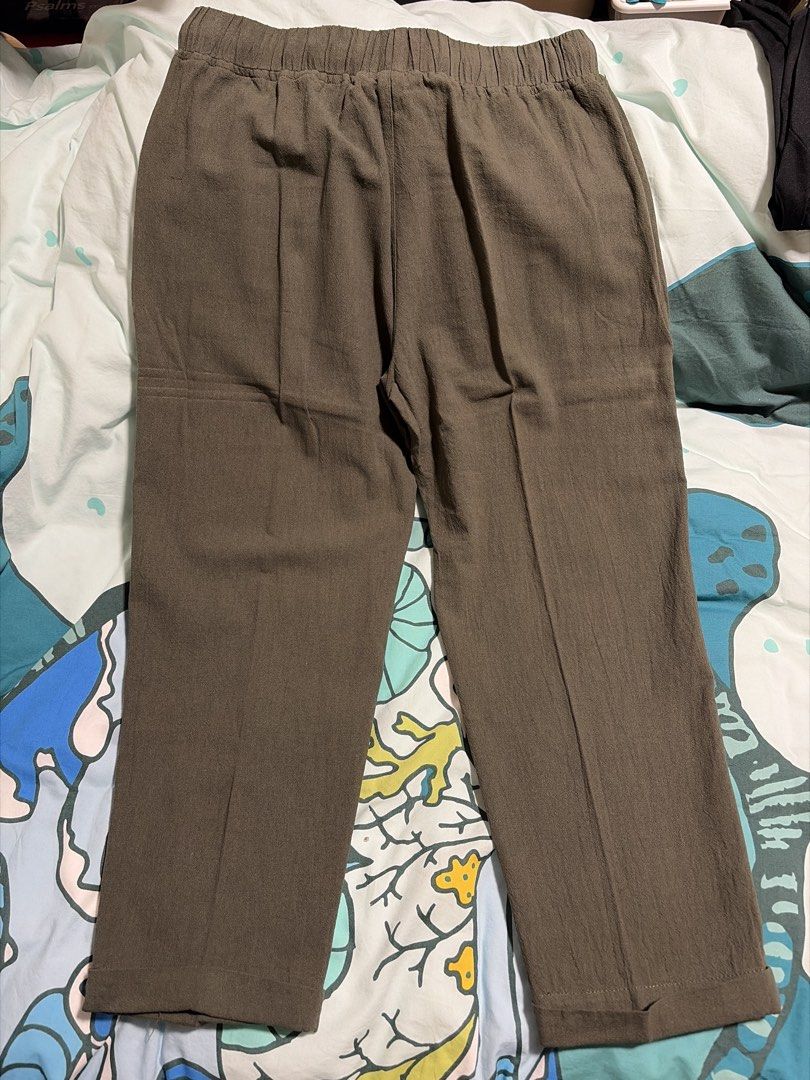 Patch Drawstring Pants - Size S (Category: Other Bottoms) located in Singapore. Submitted by hurleyxwurly (Listing ID 1435684696, Image 2). Description: - Brand: Patch - Condition: brand new - Style: olive green drawstring pants, 3/4 - Features: Elastic waistband, relaxed fit - Perfect for casual wear .
