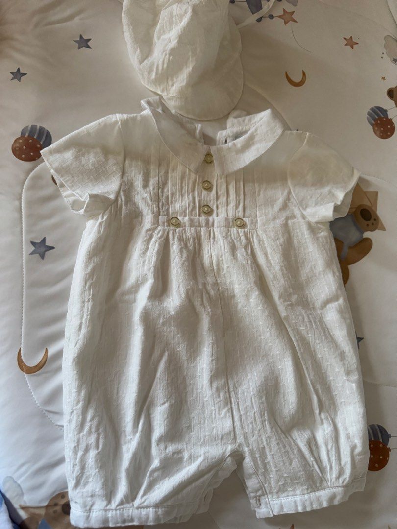 Periwinle Junior Baby Romper with Hat - 6M (Category: Babies & Kids Fashion) located in Manila. Submitted by tallyava (Listing ID 1435544767, Image 1). Description: - Periwinle Junior white baby romper set - Designed for 6-month-old babies - Includes romper and matching hat - Romper features: - Classic collar - Button details - Short sleeves - Textured fabric - Comfortable fit - Suitable for special occasions or everyday use.