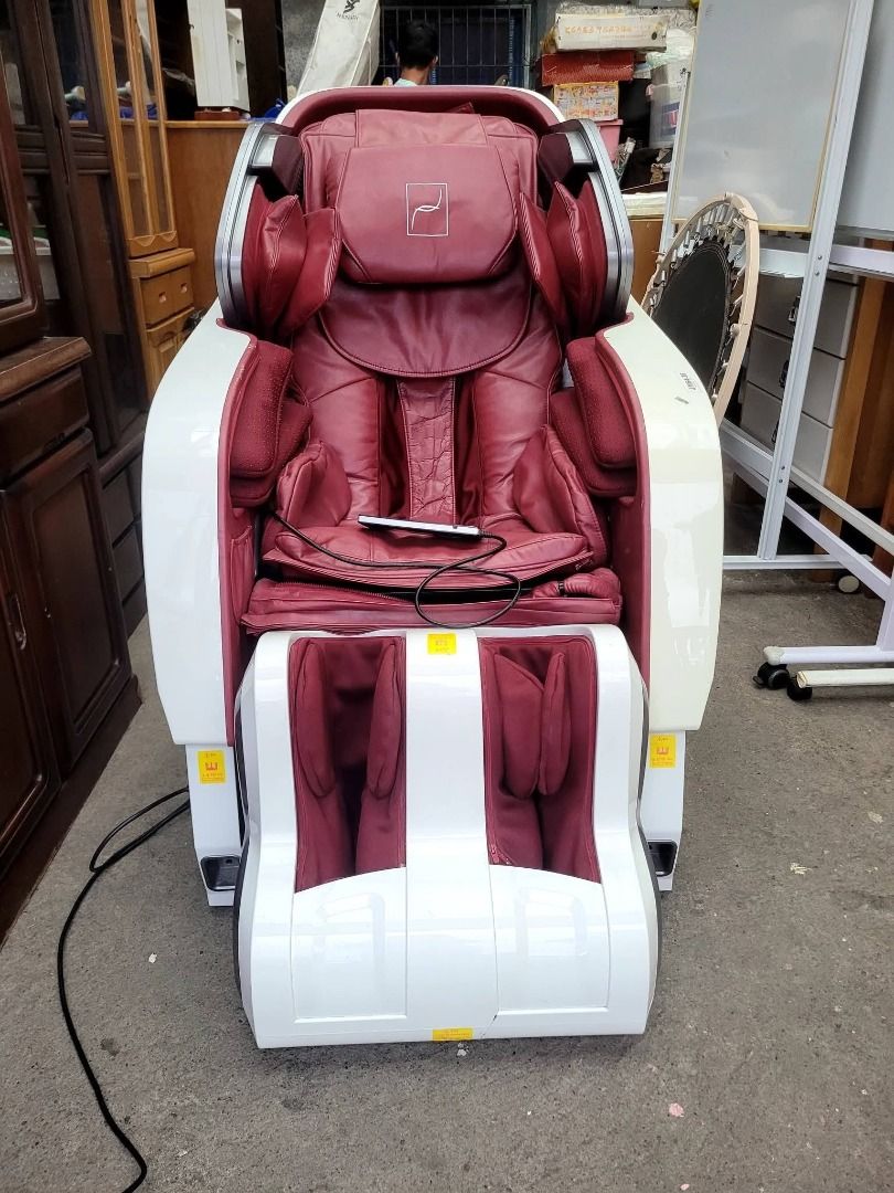 PHANTOM ZERO GRAVITY MASSAGE CHAIR (Category: Massage Devices) located in Sablan. Submitted by gongonshelley12 (Listing ID 1435573928, Image 2). Description: BAGSAK SALE!!!!! 37,000 PHP PHANTOM ZERO GRAVITY MASSAGE CHAIR FOR WHOLE BODY MASSAGE WORKING WELL AND TESTED.. WITH BLUETOOTH SPEAKER PWEDE MAG PASOUNDS HABANG NAG RERELAX 220 VOLTS.. GOOD CONDITION PWEDE SA MASELAN.. WASHABLE PO ANG UNG LEATHER COVER SA PAANAN NIA..