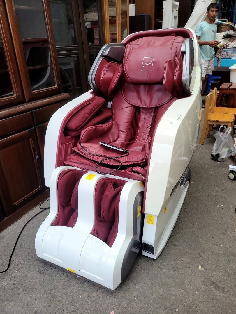 PHANTOM ZERO GRAVITY MASSAGE CHAIR (Category: Massage Devices) located in Sablan. Submitted by gongonshelley12 (Listing ID 1435573928, Image 3). Description: BAGSAK SALE!!!!! 37,000 PHP PHANTOM ZERO GRAVITY MASSAGE CHAIR FOR WHOLE BODY MASSAGE WORKING WELL AND TESTED.. WITH BLUETOOTH SPEAKER PWEDE MAG PASOUNDS HABANG NAG RERELAX 220 VOLTS.. GOOD CONDITION PWEDE SA MASELAN.. WASHABLE PO ANG UNG LEATHER COVER SA PAANAN NIA..