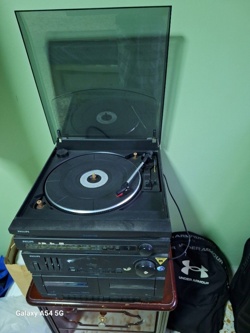 Philips Stereo System with Turntable449028519059138561