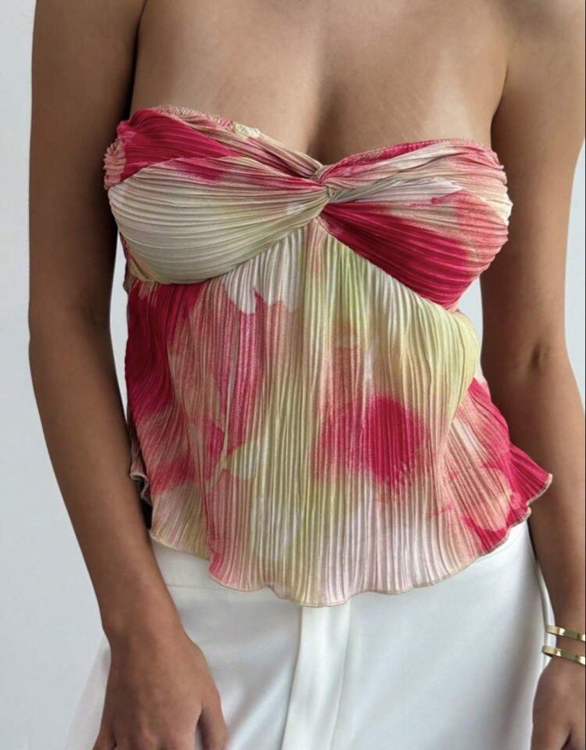 Pleated Floral Tube Top (Category: Others Tops) located in San Antonio. Submitted by lalisachu (Listing ID 1435525123, Image 2). Description: - Pleated tube top with a vibrant floral pattern. - Features a stylish twisted knot detail at the bust. - Strapless design, ideal for warm weather. - Flattering silhouette. - Versatile piece, can be dressed up or down..