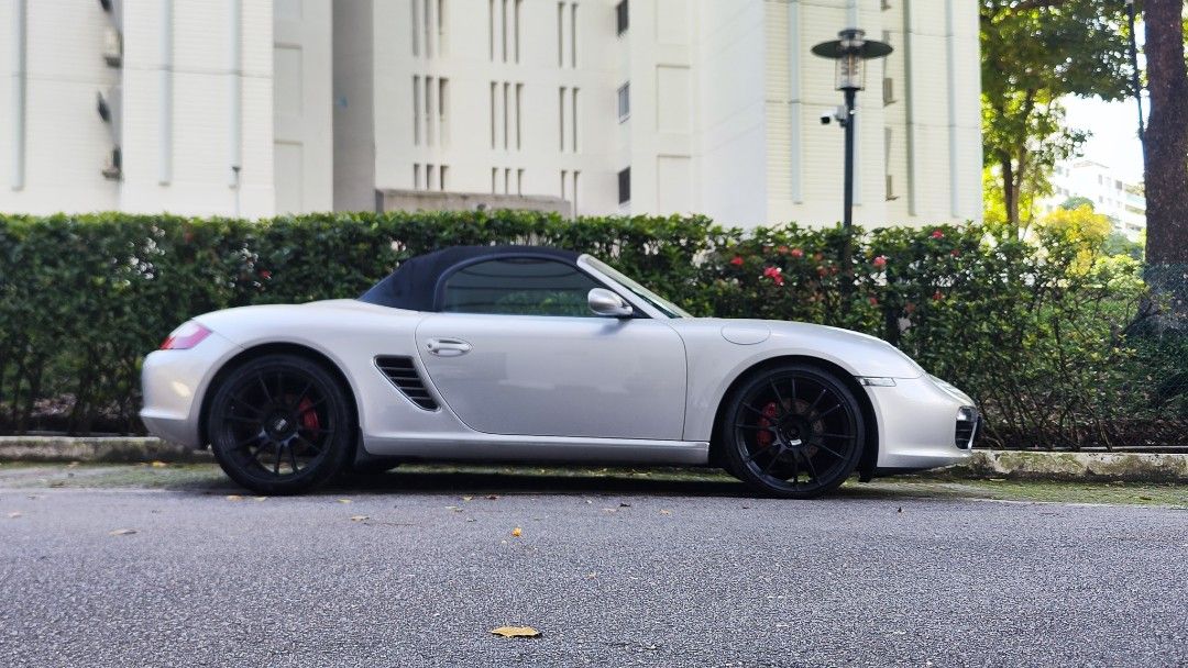 Porsche Boxster 2.7 Tip Auto (Category: Used Cars) located in Singapore. Submitted by sbn22p (Listing ID 1435534743, Image 3). Description: Experience a truly German made car and let the roof down and let the exhaust note entertain you. That's driving and fun. Option to buy with double digit car plate number. (See my other ads.) Upgraded Head unit. Upgraded Steering wheel. Electronic seats. Bose speakers. Alloy rims. Low mileage. Stock engine. St