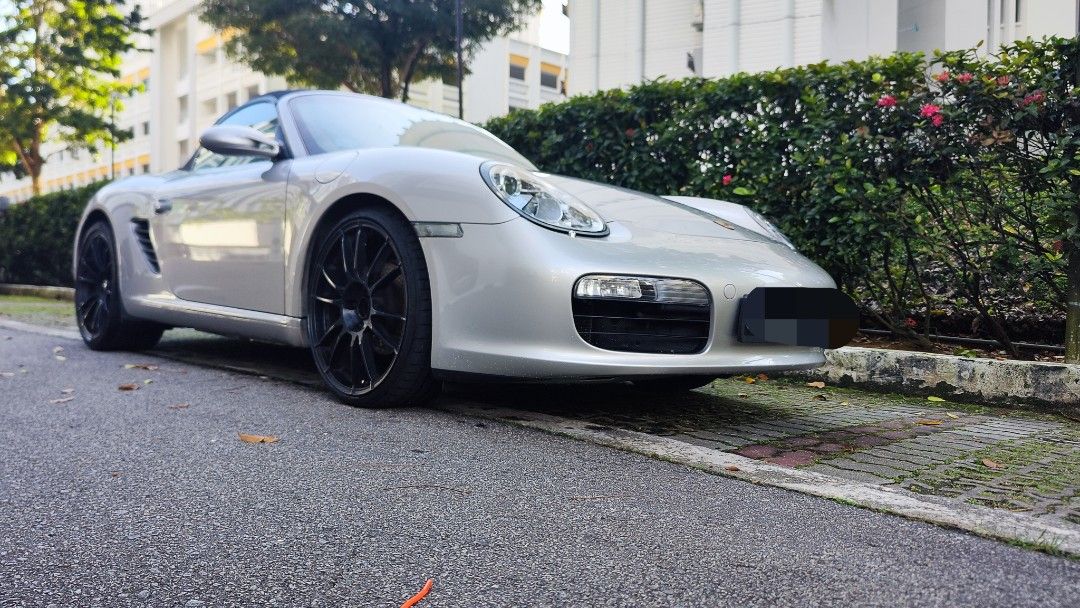 Porsche Boxster 2.7 Tip Auto (Category: Used Cars) located in Singapore. Submitted by sbn22p (Listing ID 1435534743, Image 1). Description: Experience a truly German made car and let the roof down and let the exhaust note entertain you. That's driving and fun. Option to buy with double digit car plate number. (See my other ads.) Upgraded Head unit. Upgraded Steering wheel. Electronic seats. Bose speakers. Alloy rims. Low mileage. Stock engine. St