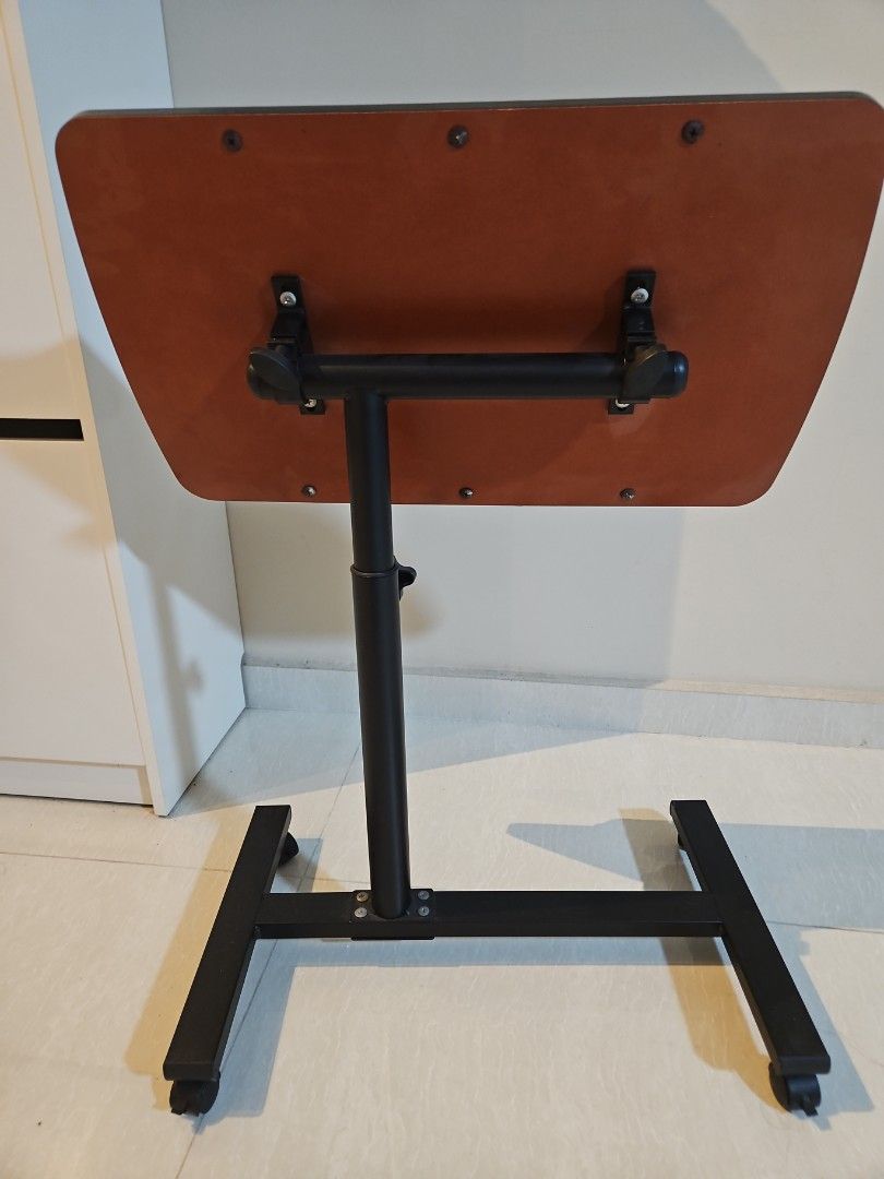 Portable table443266148881541121