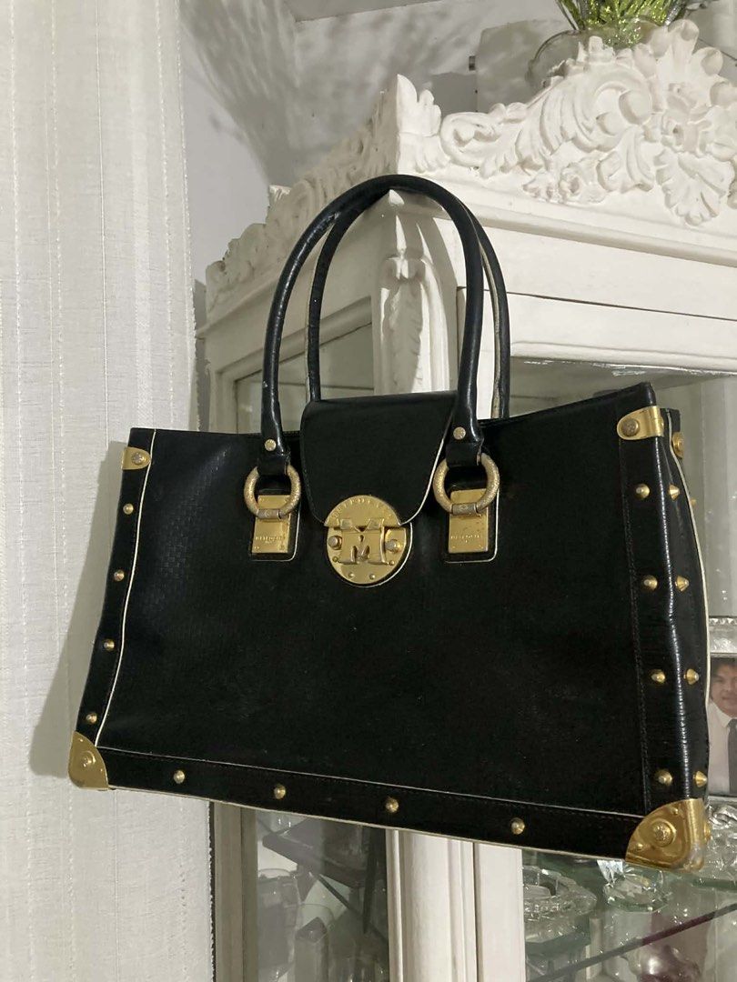 PRELOVED BAGS FORSALE (Category: Luxury Bags & Wallets) located in Calauan. Submitted by dressedviidelancy (Listing ID 1435608746, Image 3). Description: PRELOVED BAGS - ONCE USED 2 METRO CITY AUTHENTIC- 1500 each others are also branded 800 below price is negotiable .