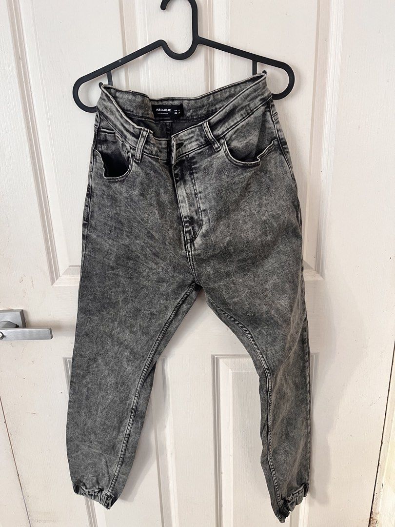 Pull&Bear Acid Wash Jeans (Category: Joggers) located in Bacoor. Submitted by clothestodeclutter (Listing ID 1435616766, Image 1). Description: - Pull&Bear acid wash jeans - High-waisted design - Button and zipper closure - Unique acid wash pattern - Tapered leg with elastic cuffs - Size: EUR 44 / MEX 34 - Made in Pakistan.