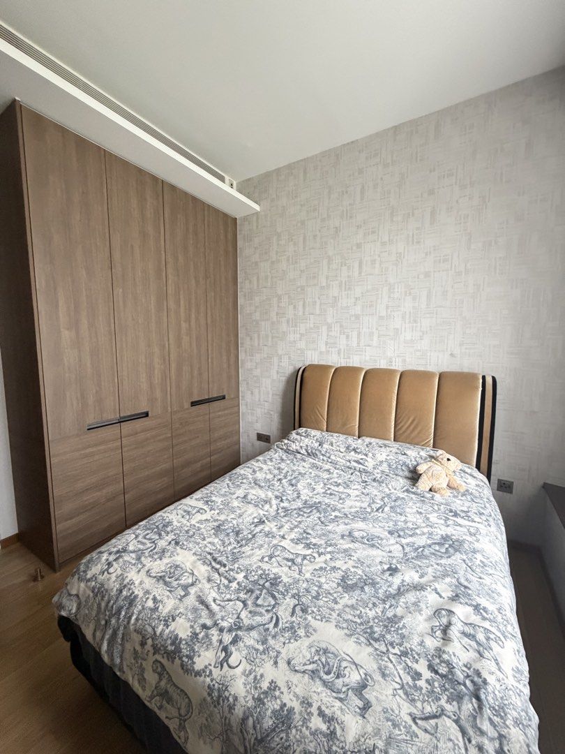Queen size bed