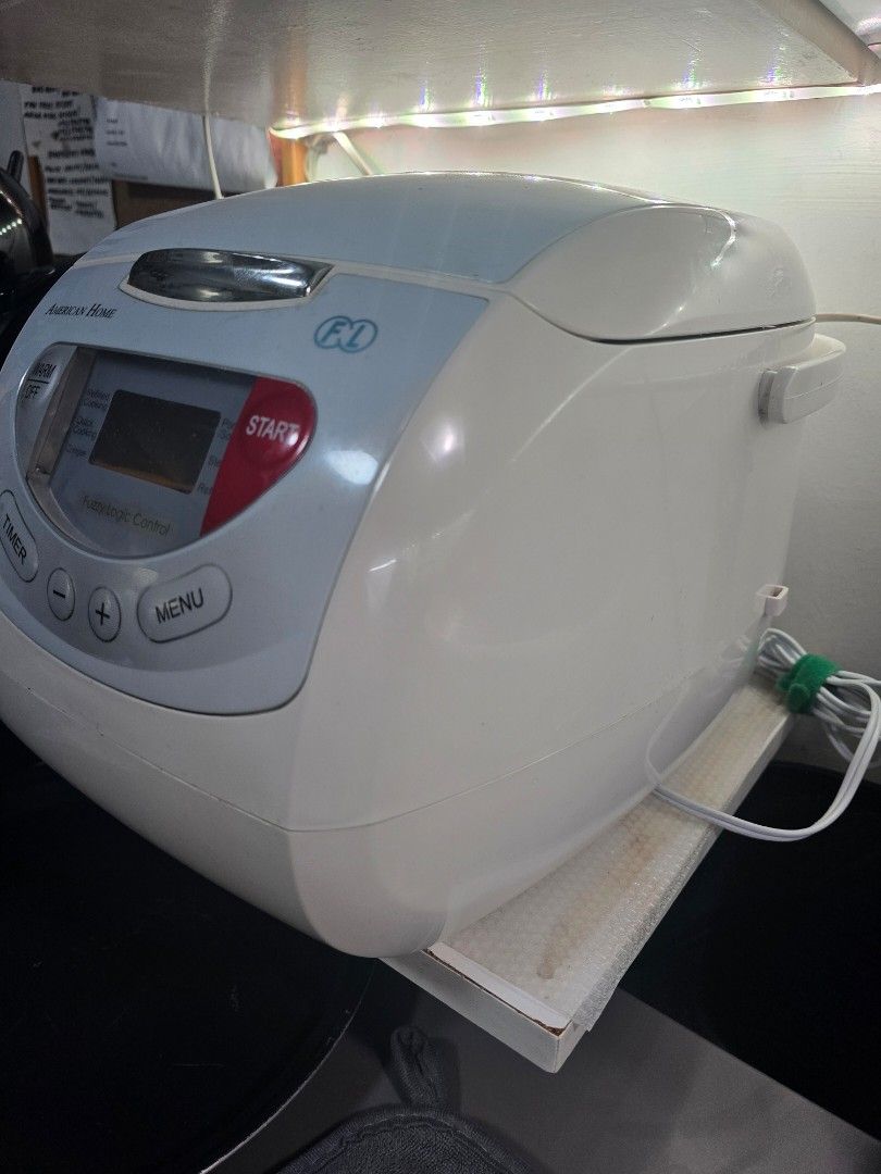 rice cooker (Category: Cookers) located in Muntinlupa City. Submitted by kc_10 (Listing ID 1435529901, Image 2). Description: American home.