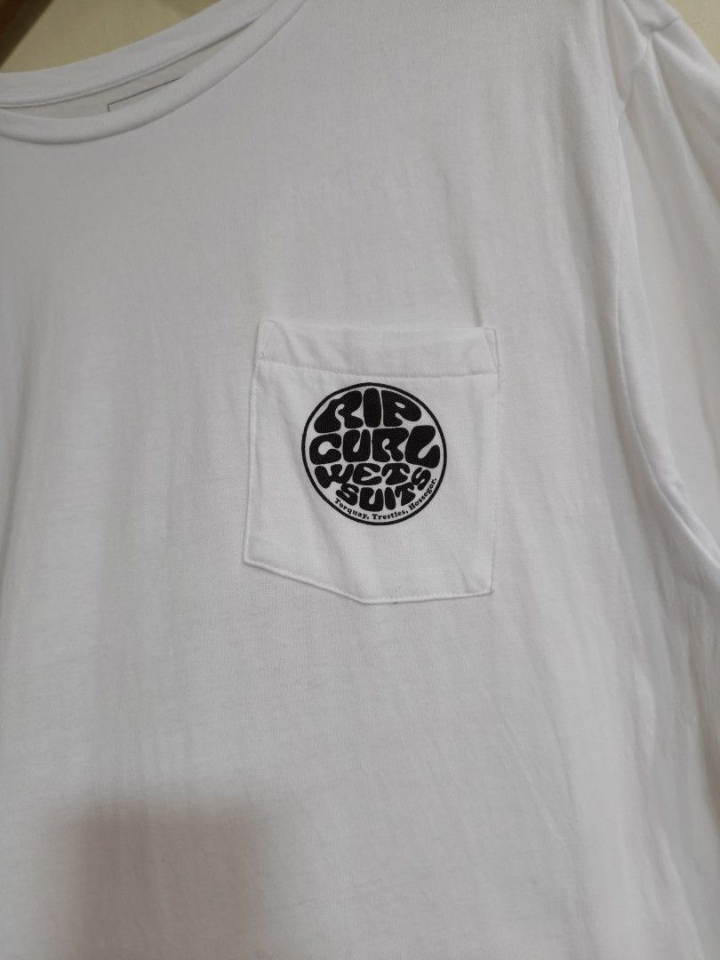 Rip Curl White Wet Suit Pocket tee, shirt , tshirt, tees , shirts , Branded shirt , Preloved tee , ukay tee , thrifted shirt (Category: Tshirts & Polo Shirts ) located in Navotas City. Submitted by ronald_e.1234567890 (Listing ID 1435525318, Image 3). Description: 📌Sale! Basahin po ng mabuti lahat!!!!! 👌☑️😑😤 ✴️Rip curl Wet suit pocket tee 22/22.5x29 dimension Cut wash tag & 2 small stains & Need Wash only 8.5 /10 Condi. 📌NOTE: Pls. Manage yo