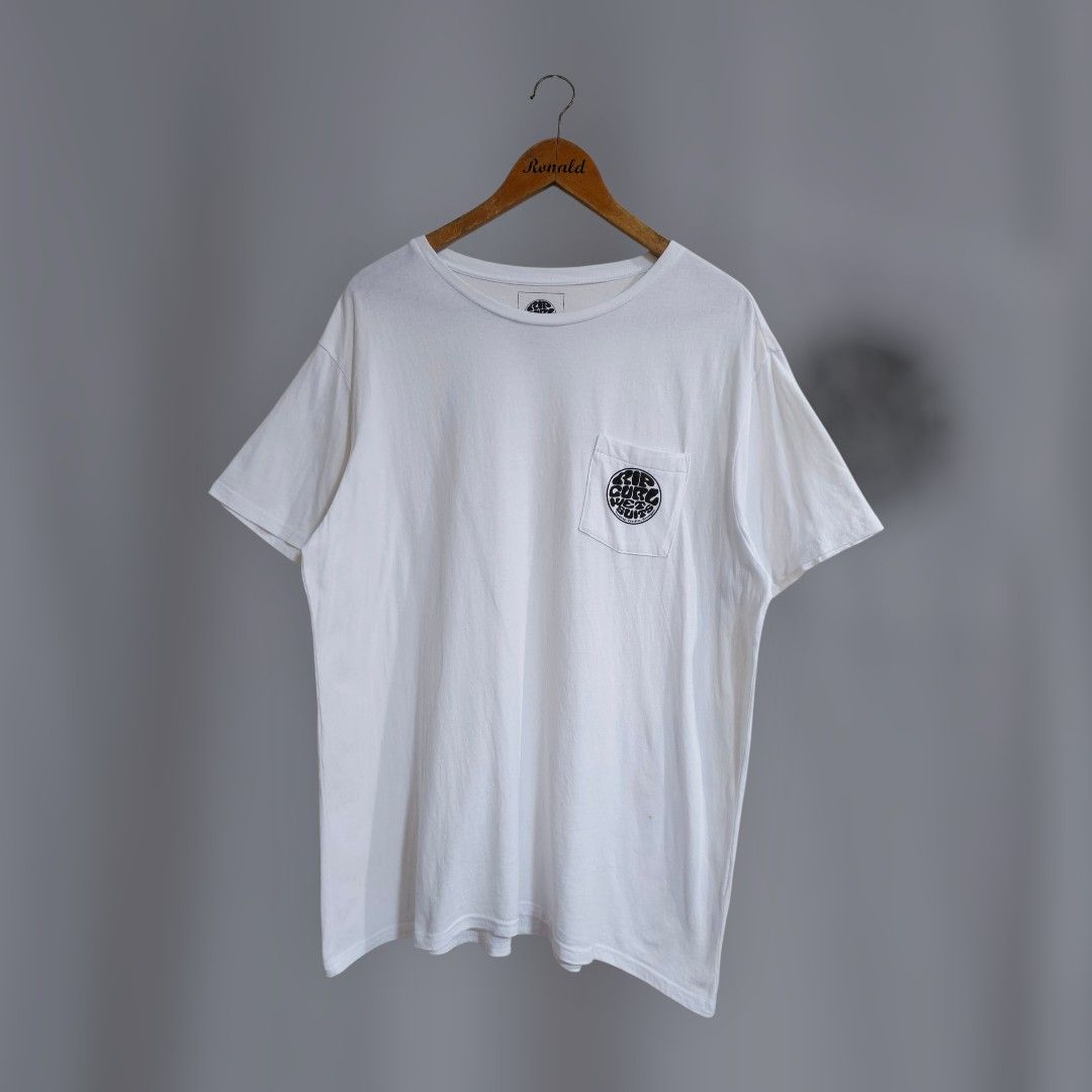 Rip Curl White Wet Suit Pocket tee, shirt , tshirt, tees , shirts , Branded shirt , Preloved tee , ukay tee , thrifted shirt (Category: Tshirts & Polo Shirts ) located in Navotas City. Submitted by ronald_e.1234567890 (Listing ID 1435525318, Image 1). Description: 📌Sale! Basahin po ng mabuti lahat!!!!! 👌☑️😑😤 ✴️Rip curl Wet suit pocket tee 22/22.5x29 dimension Cut wash tag & 2 small stains & Need Wash only 8.5 /10 Condi. 📌NOTE: Pls. Manage yo