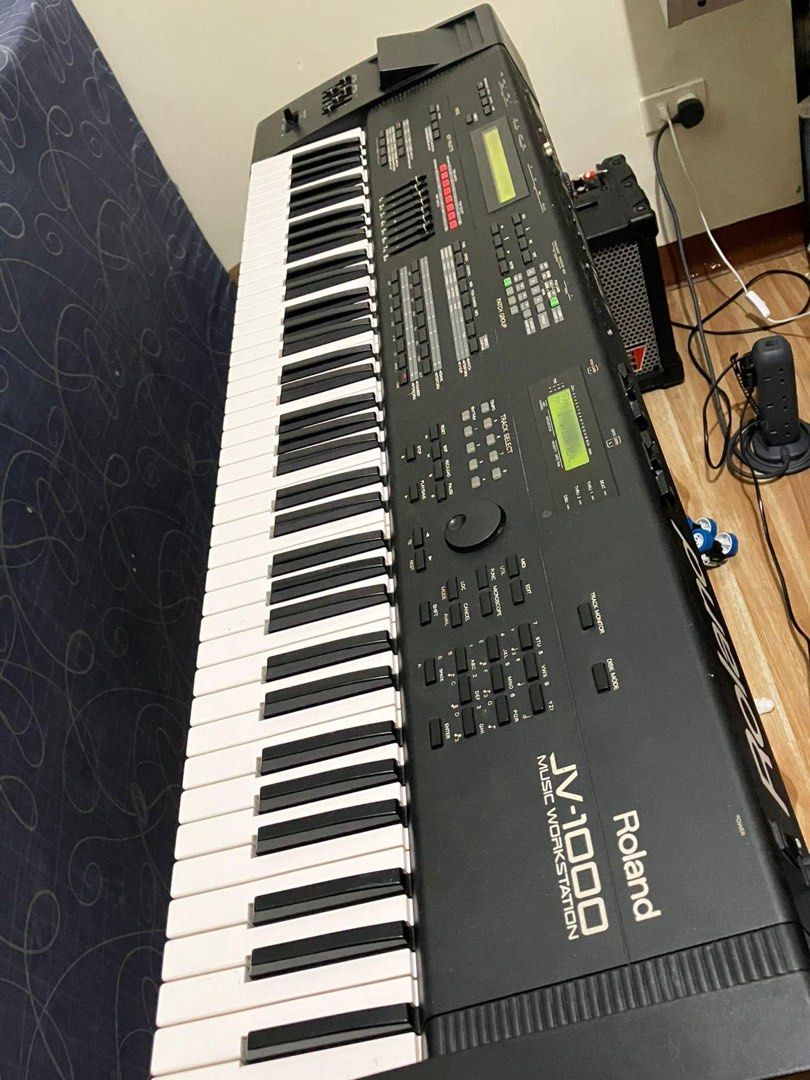 Roland JV -1000 (Category: Musical Instruments) located in Bulacan. Submitted by noadtnse (Listing ID 1435591000, Image 2). Description: Roland JV-1000 76key workstation combining JV-80 synthesizer engine built-in MC -50mkII sequencer. With free sus pedal, .