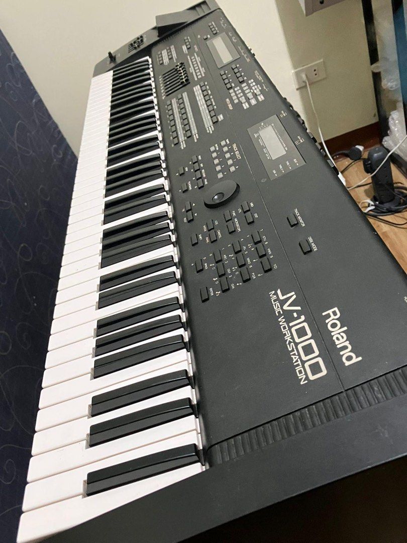 Roland JV -1000 (Category: Musical Instruments) located in Bulacan. Submitted by noadtnse (Listing ID 1435591000, Image 3). Description: Roland JV-1000 76key workstation combining JV-80 synthesizer engine built-in MC -50mkII sequencer. With free sus pedal, .