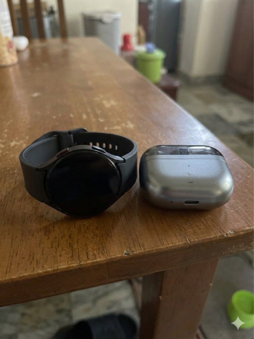 Bundle: Galaxy Watch 6 (44mm) + Galaxy Buds 3 Pro (Category: Wearables & Smart Watches) located in Las Pinas. Submitted by jfsen (Listing ID 1435588030, Image 1). Description: Selling these as a bundle. Both are original. • Samsung Galaxy Watch 6 (u44mm): Model SM-R940, Graphite color. Features Sapphire Crystal glass. • Samsung Galaxy Buds 3 Pro: Model SM-R630, Silver color. Features the new stem design and transparent lid. Bundle Price: ₱10,000 