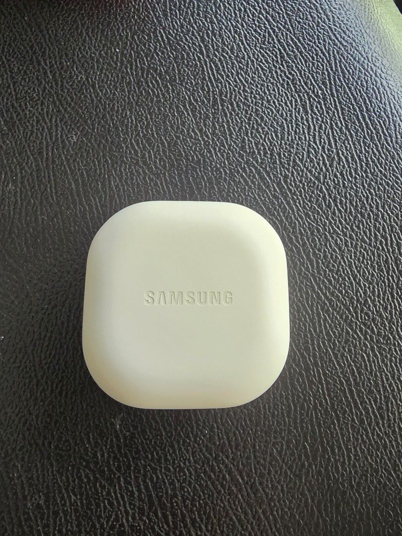 Samsung Earbud Charging Case443058768073861121