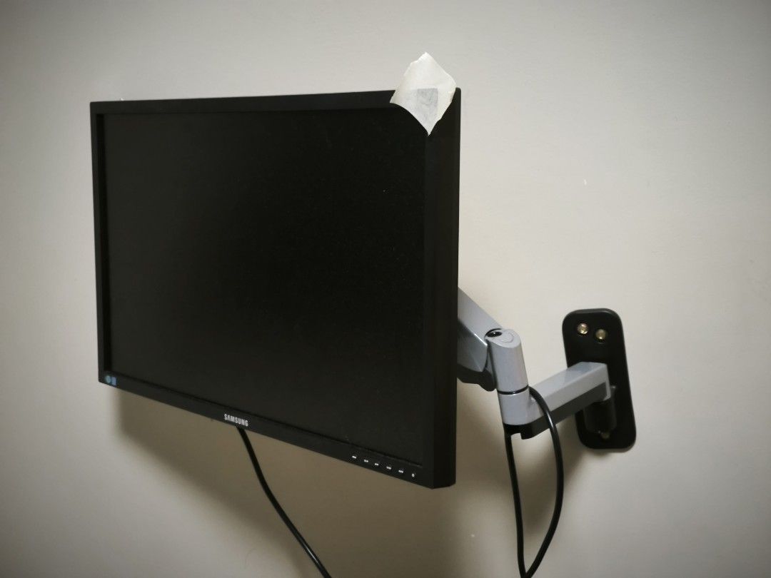 Samsung Monitor with Wall Mount
