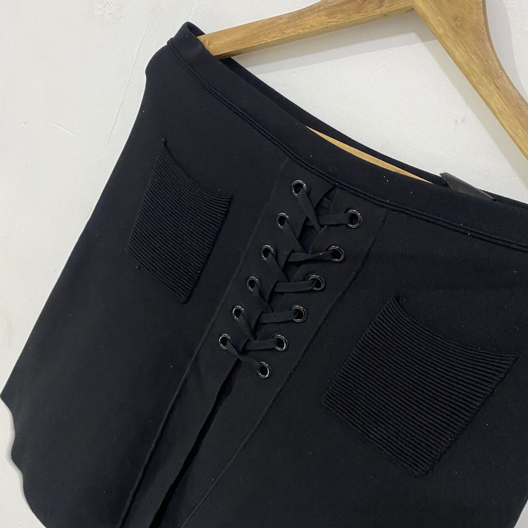 Sandro Skirt (Category: Skirts) located in Las Pinas. Submitted by declutter_thing69 (Listing ID 1435627028, Image 2). Description: Sandro Skirt No issue 30 inches waist 19 inches length.