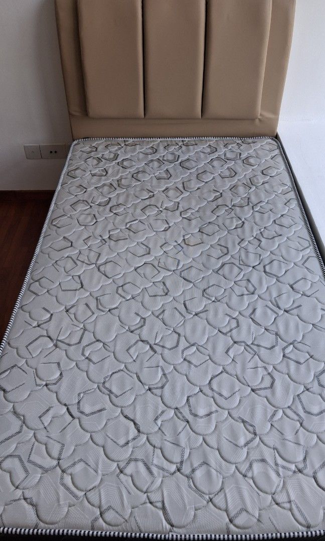 Single bed with mattress442932873796014081