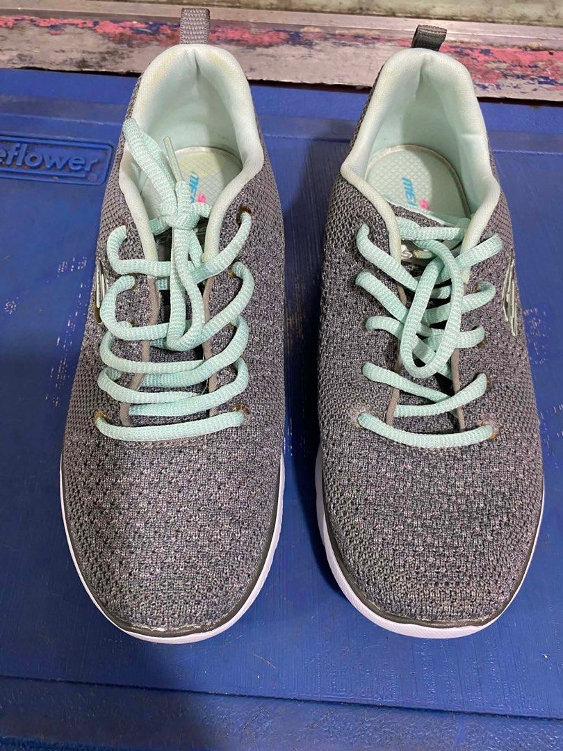 Skechers Rubber Shoes (Category: Sneakers) located in Quezon City. Submitted by gamespot (Listing ID 1435669133, Image 3). Description: Size: US 7 Women RFS: Decluttering MOP: Gcash/Maya/Gotyme MOD: Lalamove (buyer’s expense).