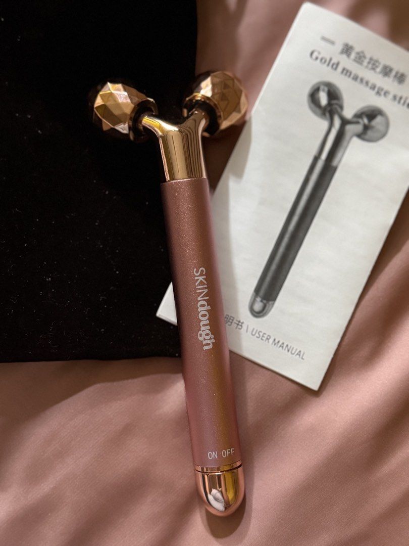 SKINdough Face Massage Roller (Category: Face Care) located in Pasig City. Submitted by cacishop (Listing ID 1435625667, Image 3). Description: Rose Gold No box AA Battery.