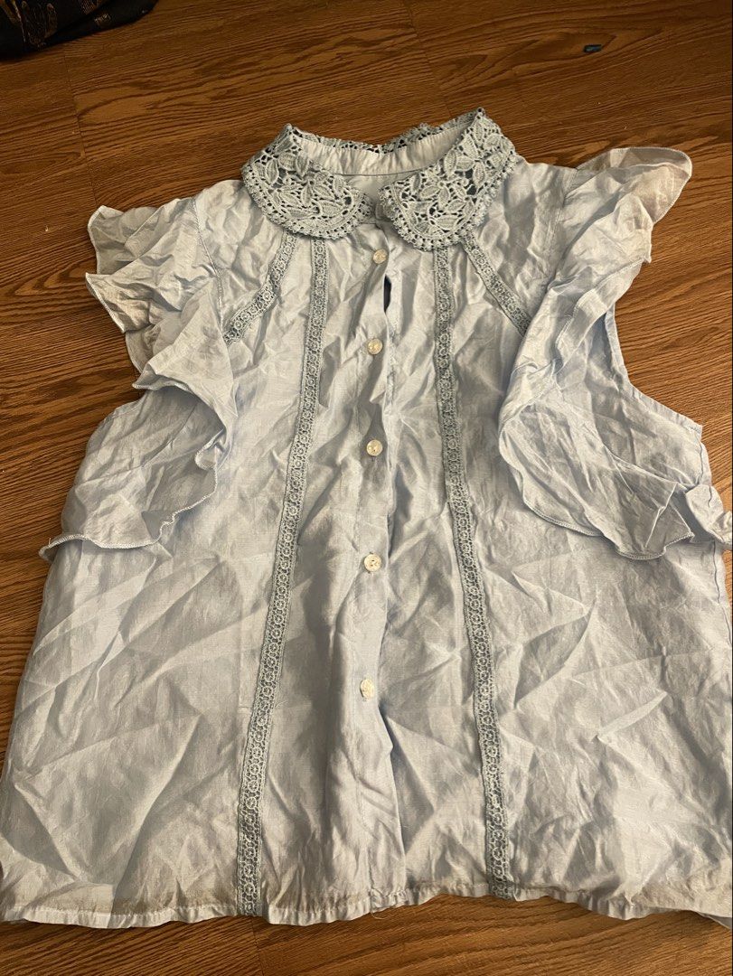 Sleeveless Light Blue Peter Pan Collar Button Down Blouse (Category: Blouses) located in General Trias. Submitted by sofiacoppoolaa (Listing ID 1435683217, Image 1). Description: .
