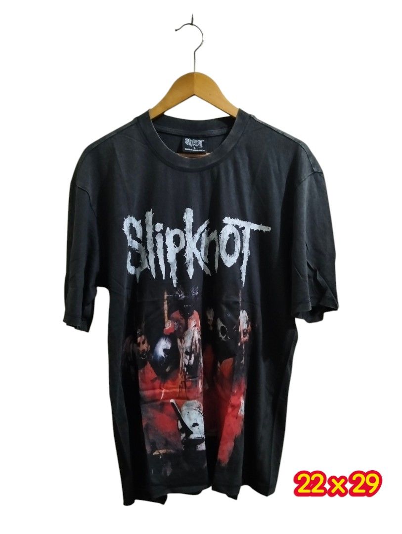 Slipknot Band T-Shirt (Category: Tshirts & Polo Shirts ) located in Manila. Submitted by badsaints (Listing ID 1435558926, Image 1). Description: - Vintage Slipknot t-shirt - Features band logo and graphic - Approximate size: 22x29 inches - Made of dark cotton fabric - with brack print concert tee - Classic band tee.