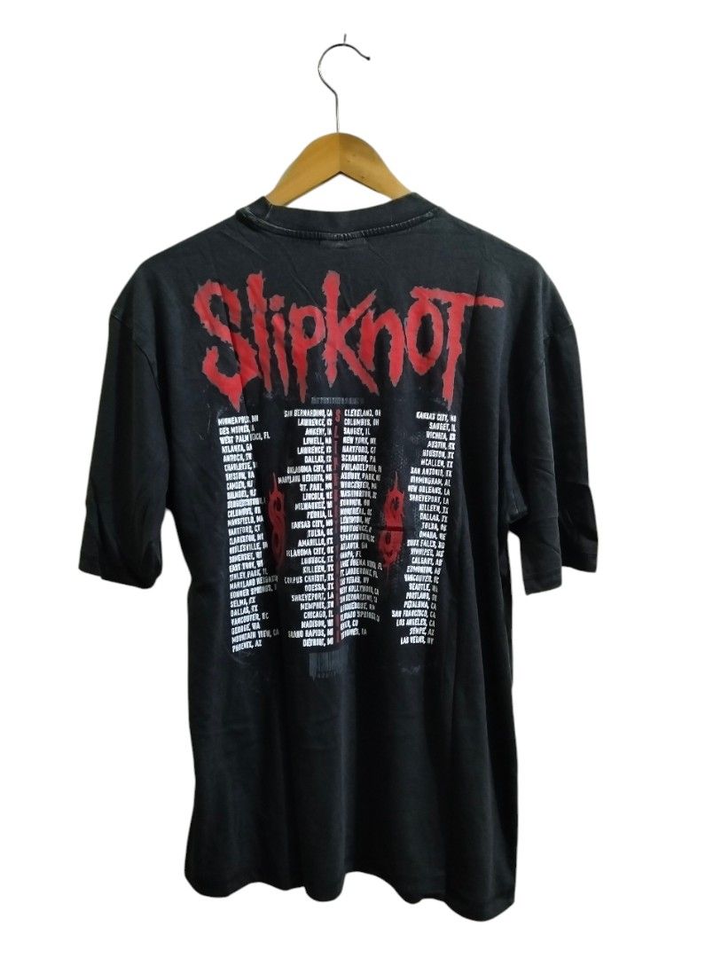 Slipknot Band T-Shirt (Category: Tshirts & Polo Shirts ) located in Manila. Submitted by badsaints (Listing ID 1435558926, Image 2). Description: - Vintage Slipknot t-shirt - Features band logo and graphic - Approximate size: 22x29 inches - Made of dark cotton fabric - with brack print concert tee - Classic band tee.