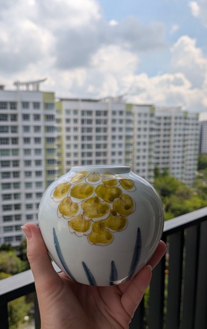 Small ceramic vase Chinese floral design