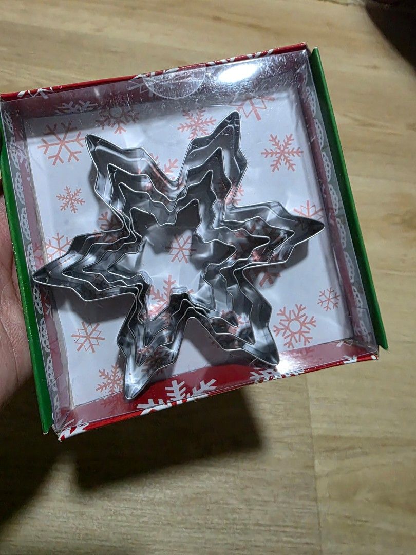 Snowflake Cookie Cutter Set of 4 - Brand New