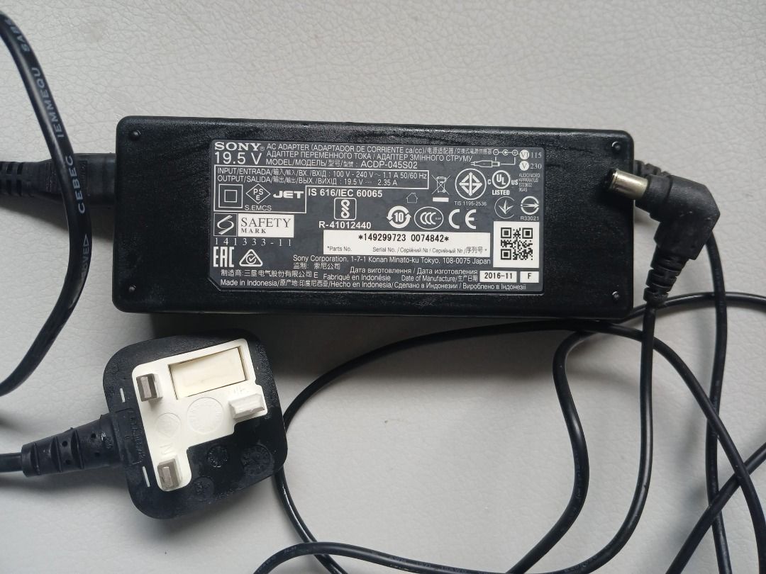 Sony DC adaptor  19.5V 2.35A