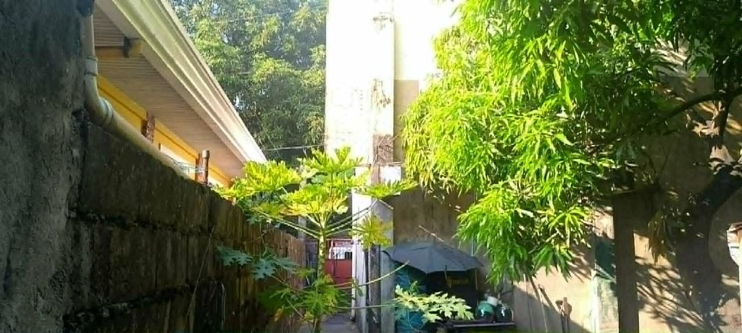 Sta. Quiteria Village Lot (Category: House & Lot) located in Pasig City. Submitted by antonmz (Listing ID 1435571835, Image 3). Description: Ideal for redevelopment, family residence, townhouse, or apartment use. Existing old house is sold as-is; property is being offered mainly for land value. Clean title / documents available for buyer verification. For serious direct buyers only. Viewing by appointment. Lot Area: 340 sqm Price: ₱40,000 per sqm