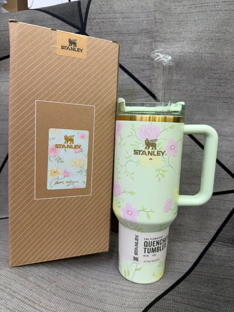 Stanley Tumbler 1Liter (Category: Water Bottles & Tumblers) located in Manila. Submitted by oddbear_f120b3 (Listing ID 1435711811, Image 2). Description: Super ganda mga sis promise 😍 Brand new with box 🎁 Open for reseller 👏 Message lang po ☺️.
