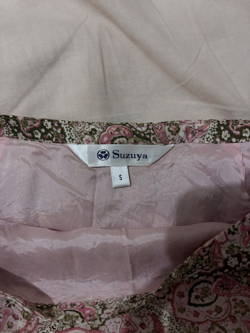 Suzuya Paisley Print Skirt (Category: Skirts) located in Cainta. Submitted by casacart (Listing ID 1435668482, Image 2). Description: - Suzuya skirt - Size: S - Ruffled hem - Made of lightweight fabric, ideal for warm weather - Includes a pink lining - Does not fit me so I can’t provide a when worn - Bought at a bazaar.