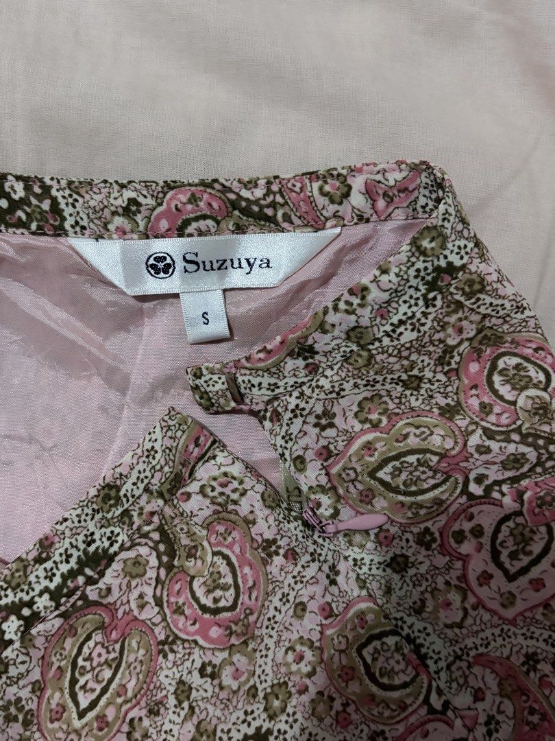 Suzuya Paisley Print Skirt (Category: Skirts) located in Cainta. Submitted by casacart (Listing ID 1435668482, Image 3). Description: - Suzuya skirt - Size: S - Ruffled hem - Made of lightweight fabric, ideal for warm weather - Includes a pink lining - Does not fit me so I can’t provide a when worn - Bought at a bazaar.