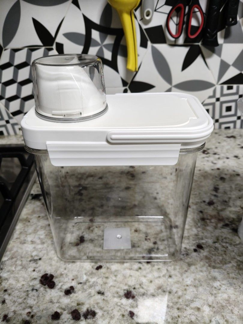 Table Matters Airtight Food Storage Container443180169854330882