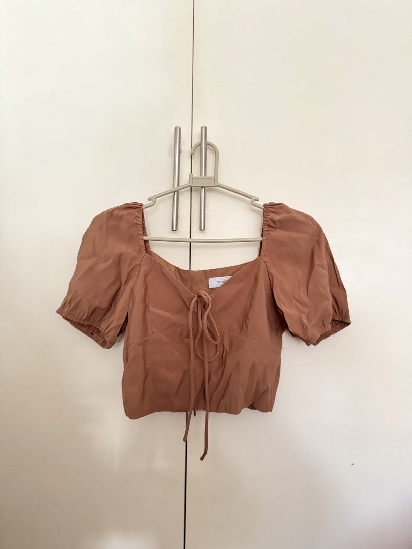 The Editor’s Market (Category: Blouses) located in Quezon City. Submitted by kfrys (Listing ID 1435615790, Image 1). Description: Decluttering.