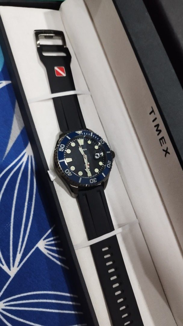 Timex Tiburón Automatic (Model: TW2W21100ZV) (Category: Men's Watches) located in Makati City. Submitted by icesena09 (Listing ID 1435534146, Image 1). Description: Key Features & Specs:Movement: Automatic mechanical (self-winding) with a 3-hand analog display. Case: 44mm stainless steel with a gunmetal or black finish, uni-directional rotating bezel, and screw-down crown.Crystal: Scratch-resistant sapphire crystal with a date magnifier. Dial: Bl