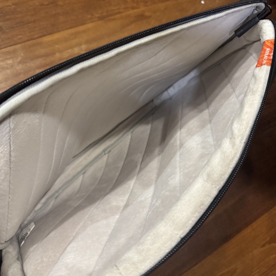Tomtom Defender Laptop Sleeve443134404534609921